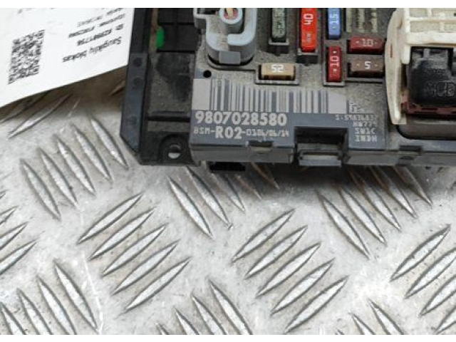 Pojistková skříňka 9807028580 Peugeot 3008 2014