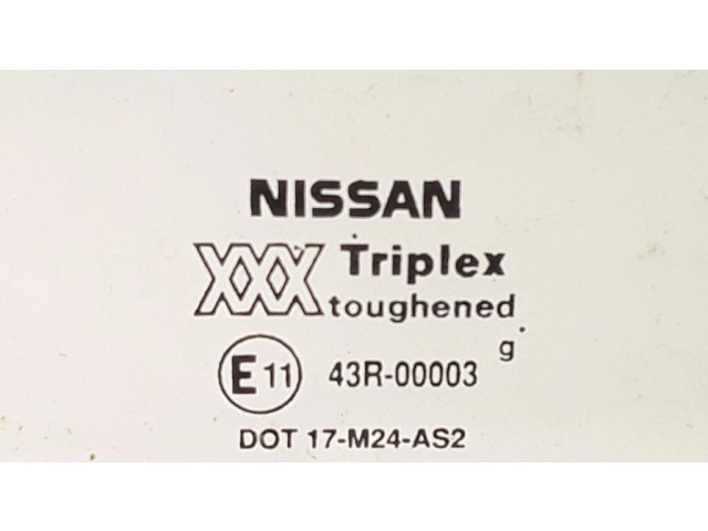 Основное стекло передних дверей (четырехдверного автомобиля)