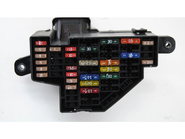 Блок предохранителей Volkswagen Jetta V