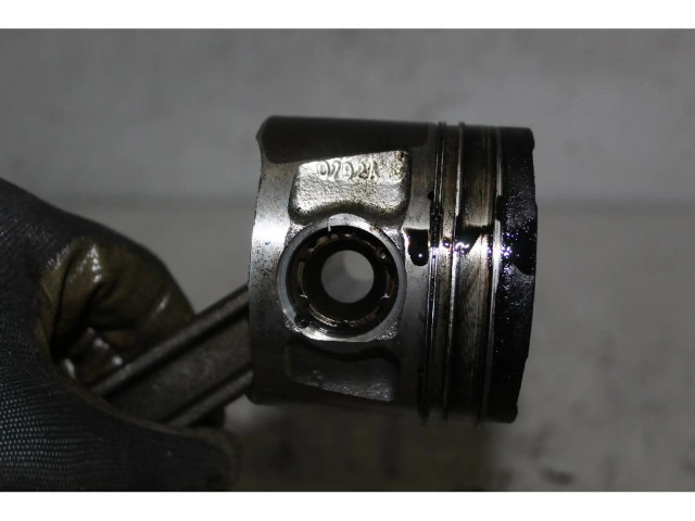 Поршень с шатуном 55280444 Alfa Romeo Giulietta