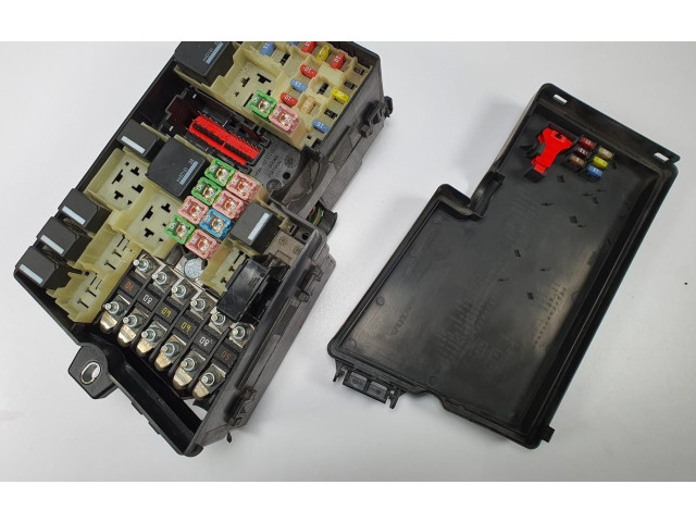 Блок предохранителей 30728347 Volvo C70