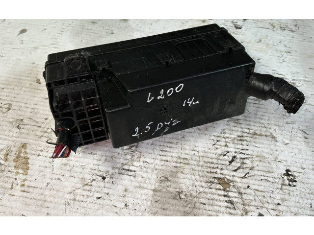 Блок предохранителей Mitsubishi L200