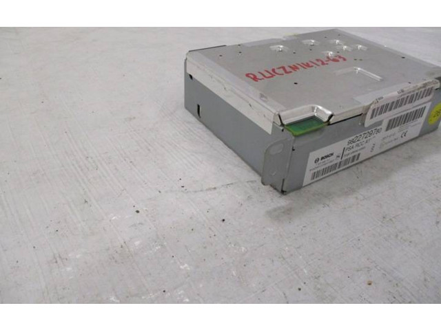 Радио/ проигрыватель CD/DVD / навигация