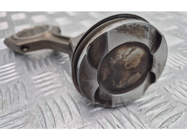 Píst 764016601 BMW X1 E84 N20B20A