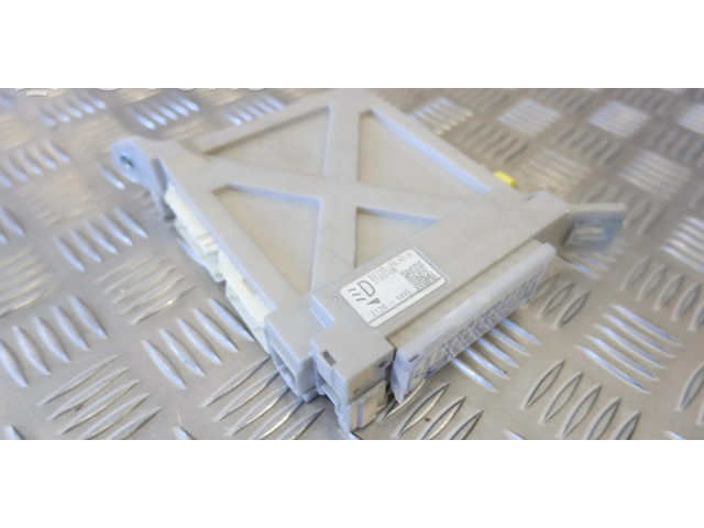   Pojistková skříňka 8273030L40   Lexus GS 250 350 300H 450H 2013