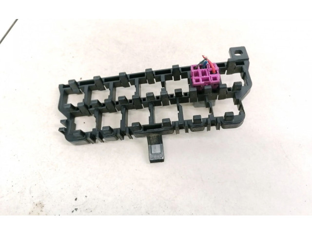 Блок предохранителей 8D0937503E Volkswagen Golf IV