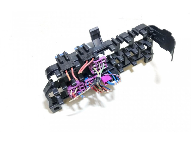 Блок предохранителей 8d0937503e Volkswagen Golf IV