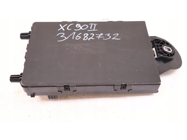 Блок предохранителей  31682732   Volvo XC90    