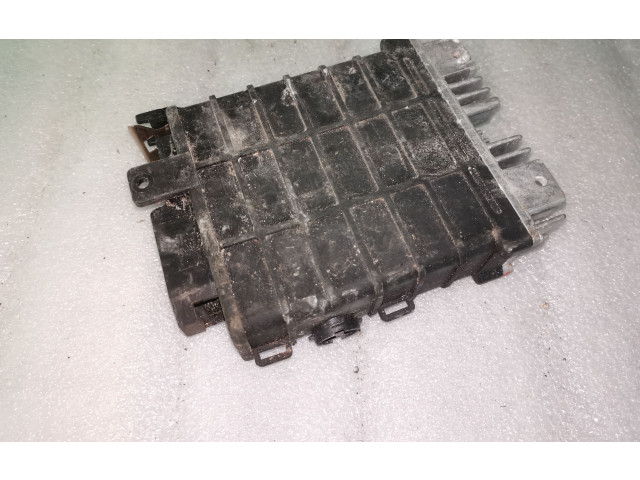 Блок управления двигателя 0280000718   Audi 80 90 B3