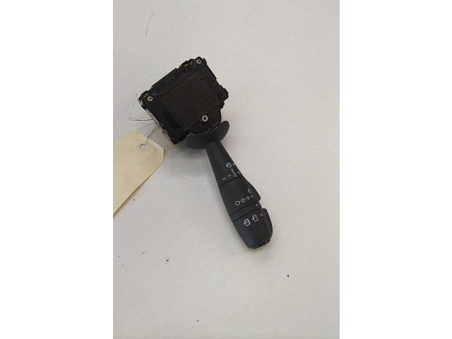 Ручка стеклоочистителей 8201168016   Renault Clio IV