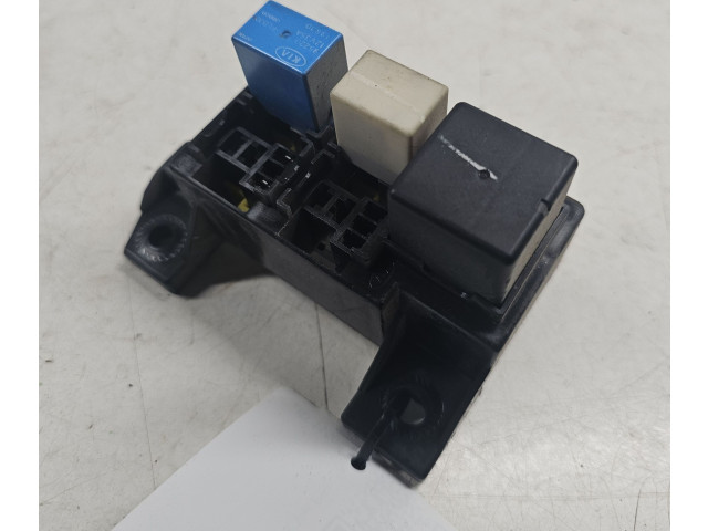 Блок предохранителей 913103E020   KIA Sorento    