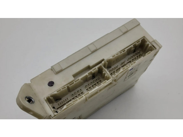 Блок предохранителей 8273053022   Lexus IS 220D-250-350    