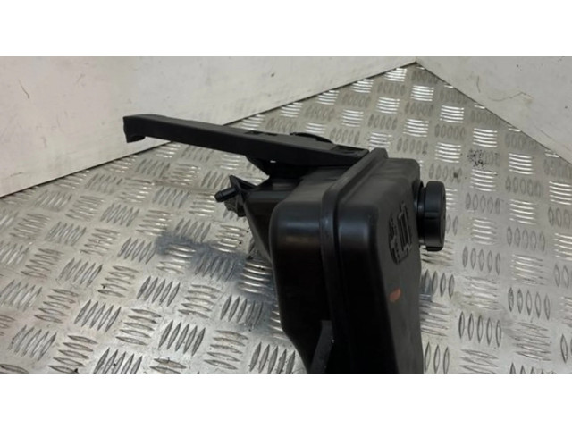 Расширительный бачок охлаждающей жидкости    