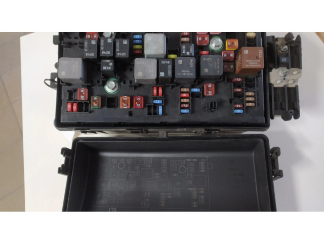 Блок предохранителей 13275881, 13253551   Opel Insignia A    