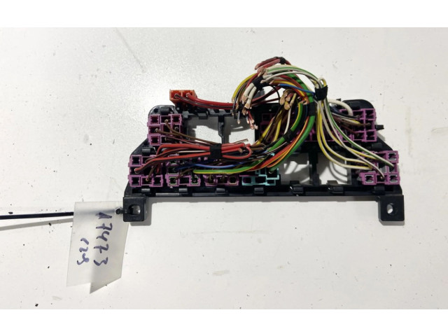 Блок предохранителей  8d0937503e   Skoda Superb B5 (3U)    