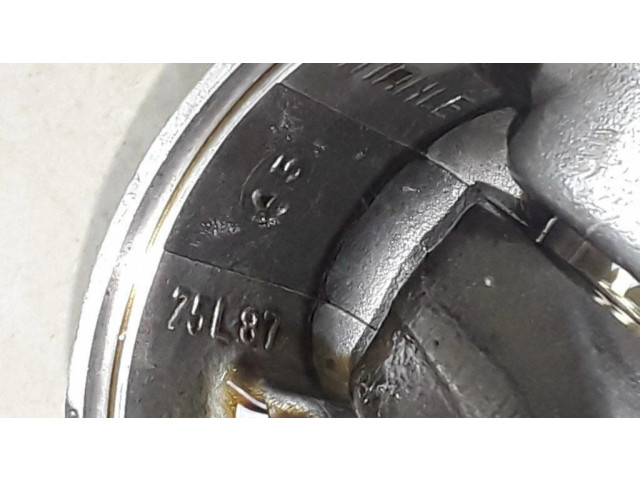 Поршень с шатуном Citroen C4 I для дизельного двигателя 1.6