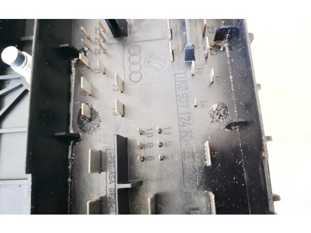 Блок предохранителей  1k0937124k   Skoda Octavia Mk2 (1Z)    