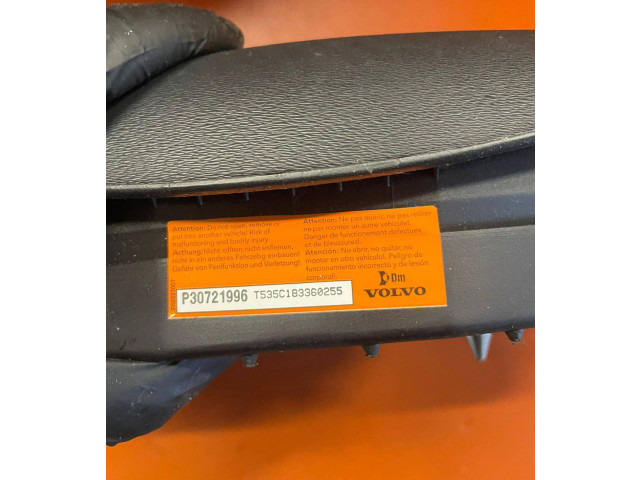 Подушка безопасности водителя P30721996 Volvo V70