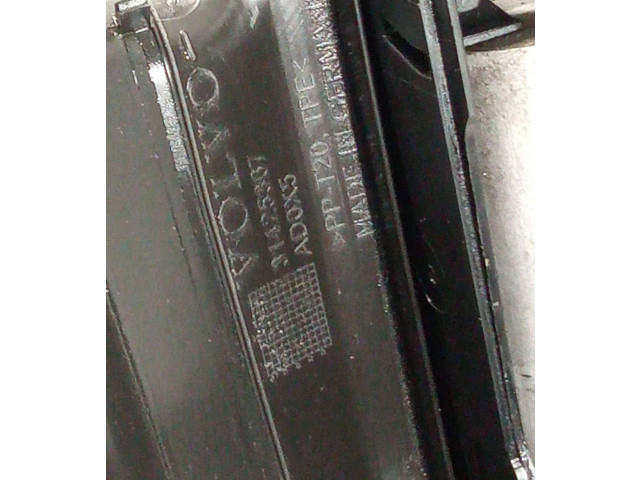 Интеркулер 31657360, 32224829 Volvo XC60