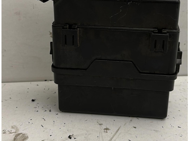 Блок предохранителей Mitsubishi Outlander