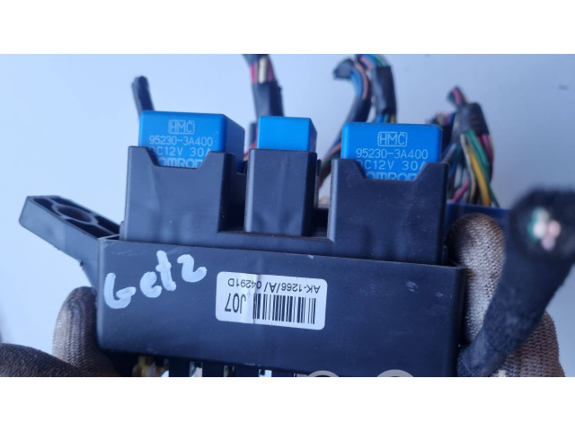 Блок предохранителей  91198-1C010   Hyundai Getz    