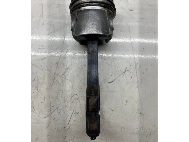 Поршень с шатуном 65100 Mercedes-Benz A W176