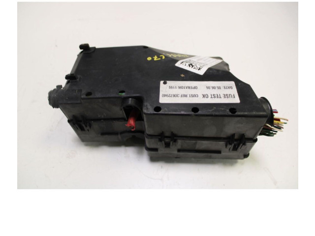 Блок предохранителей 8688040, 318789120 Volvo C70