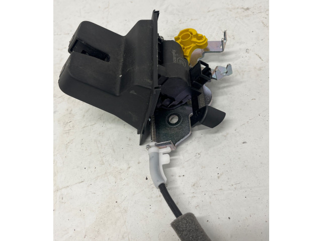 Замок багажника 3V9827520    Skoda Superb B8 (3V) 2015 - 2024 года