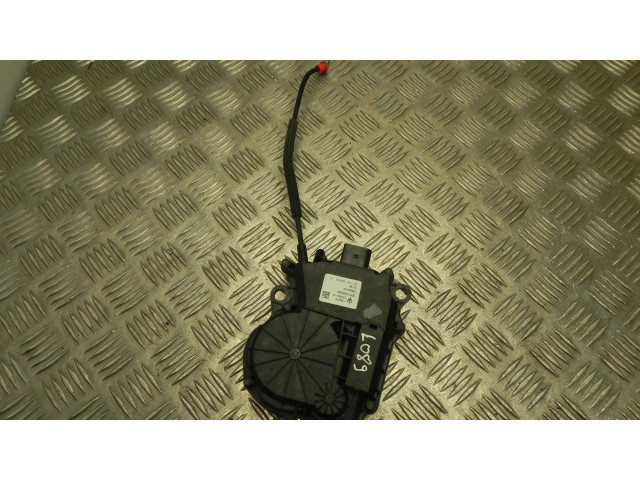 Притягиватель задней крышки