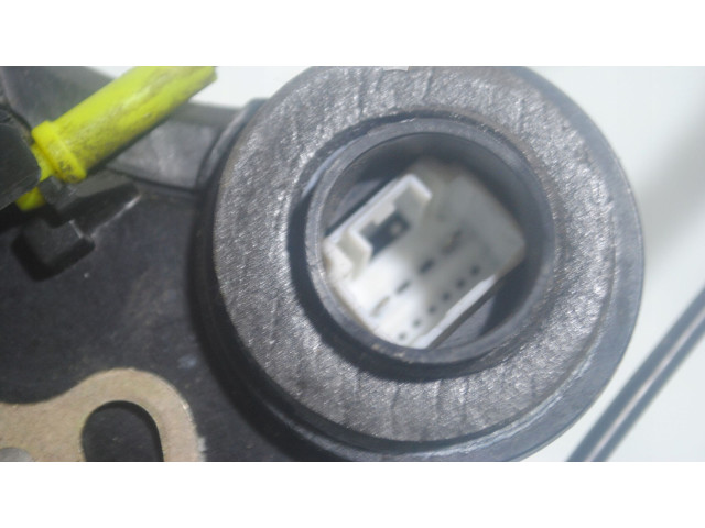 Zámek zadních dveří Toyota Avensis T250 2003