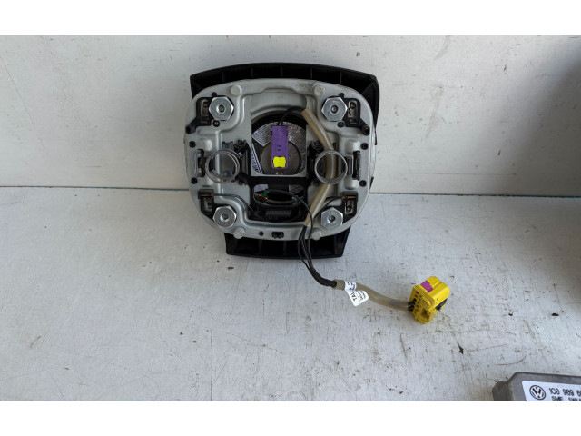 Подушка безопасности водителя Skoda Fabia Mk2 (5J)