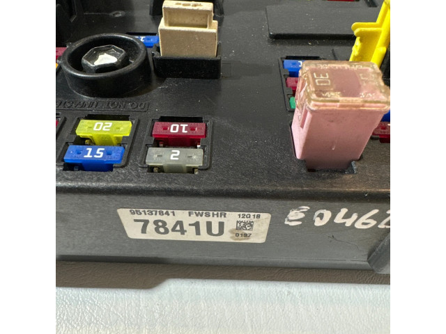 Блок предохранителей 95137841, 7841U   Chevrolet Captiva    
