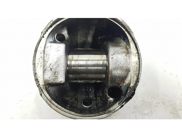 Píst 2170596, 7M5Q6200AF   Ford Focus C-MAX  pro benzínový motor 1.6  