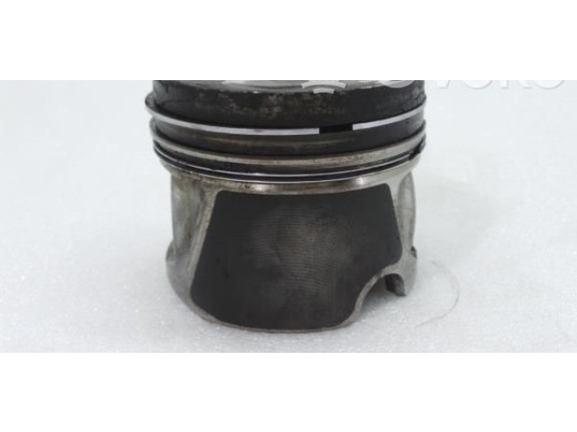 Píst 7901J Audi RS4 B7