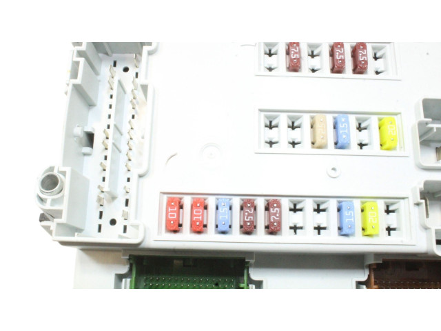 Блок предохранителей Jeep Cherokee