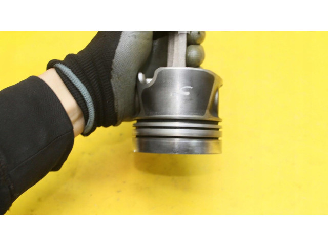 Píst Audi A8 S8 D4 4H