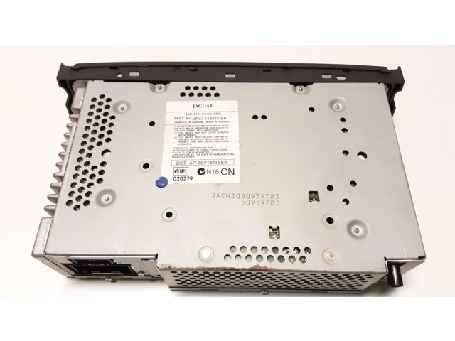 Радио/ проигрыватель CD/DVD / навигация