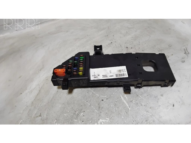 Блок предохранителей 13181983, 518721204   Opel Vectra C    