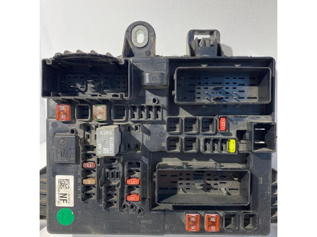   Pojistková skříňka 13277322   Opel Insigni A 2010