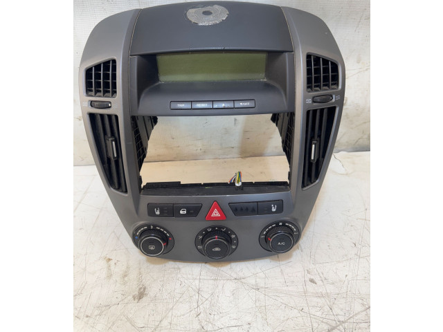 Дисплей    957101H100   KIA Ceed