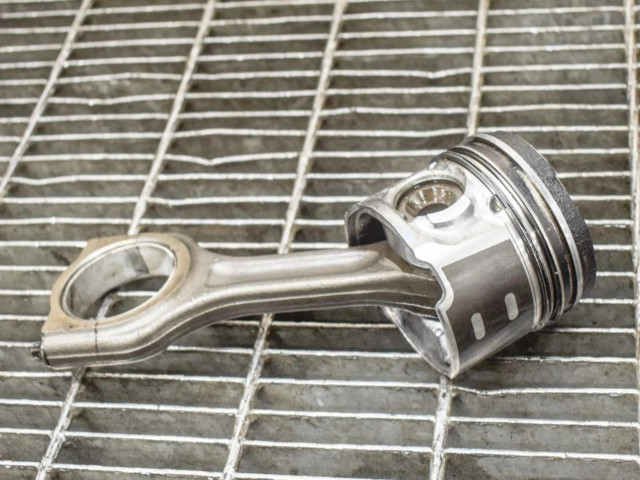  Поршень 9HX (DV6ATED4) 0628V1, 060392  Peugeot 308 для дизельного двигателя 1.6