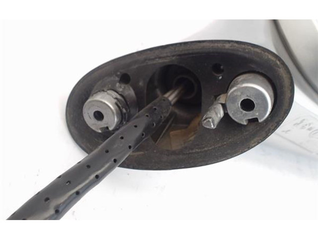 Зеркало электрическое Mitsubishi Carisma 1996 - 1999 года