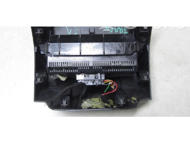 Дисплей Renault Trafic II (X83)