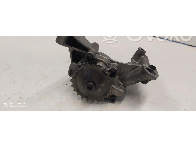 Масляный насос   038115105C  Skoda Octavia Mk2 (1Z) 