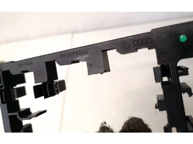 Блок предохранителей  1t1937503a, 1T1937503A   Volkswagen Caddy    