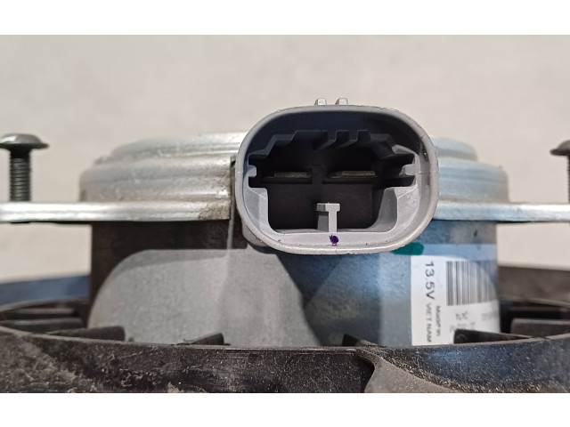 Вентилятор радиатора 8052M00000 Dacia Sandero