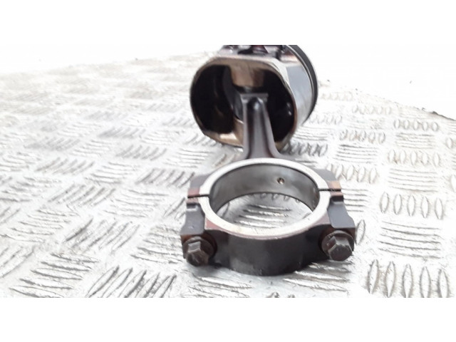 Píst    Saab 9-7X  pro benzínový motor 4.2  