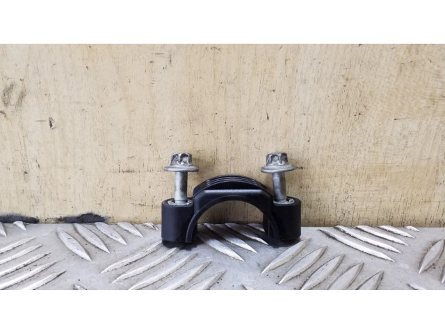 Другая деталь отсека двигателя