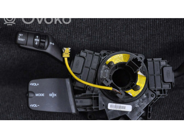 Подрулевой переключатель 3M5T6475AE   Ford Focus