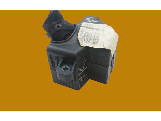 Блок предохранителей  105KM, TDI   Volkswagen Jetta V    